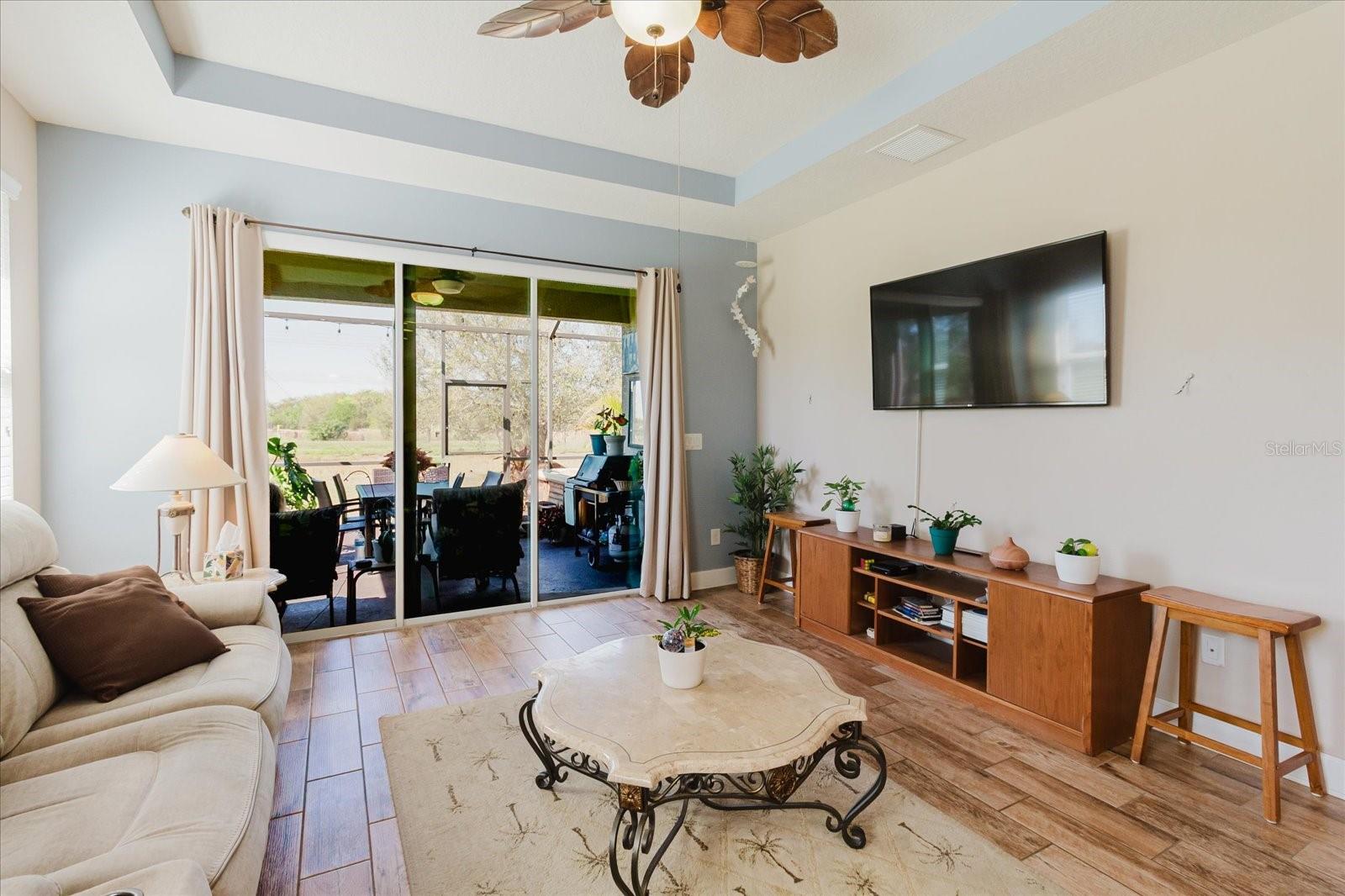 Listing photo id 31 for 6516 Salt Creek Avenue