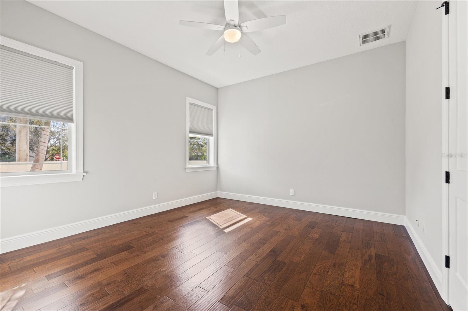 Image 24 of 44 For 445 29th Avenue N