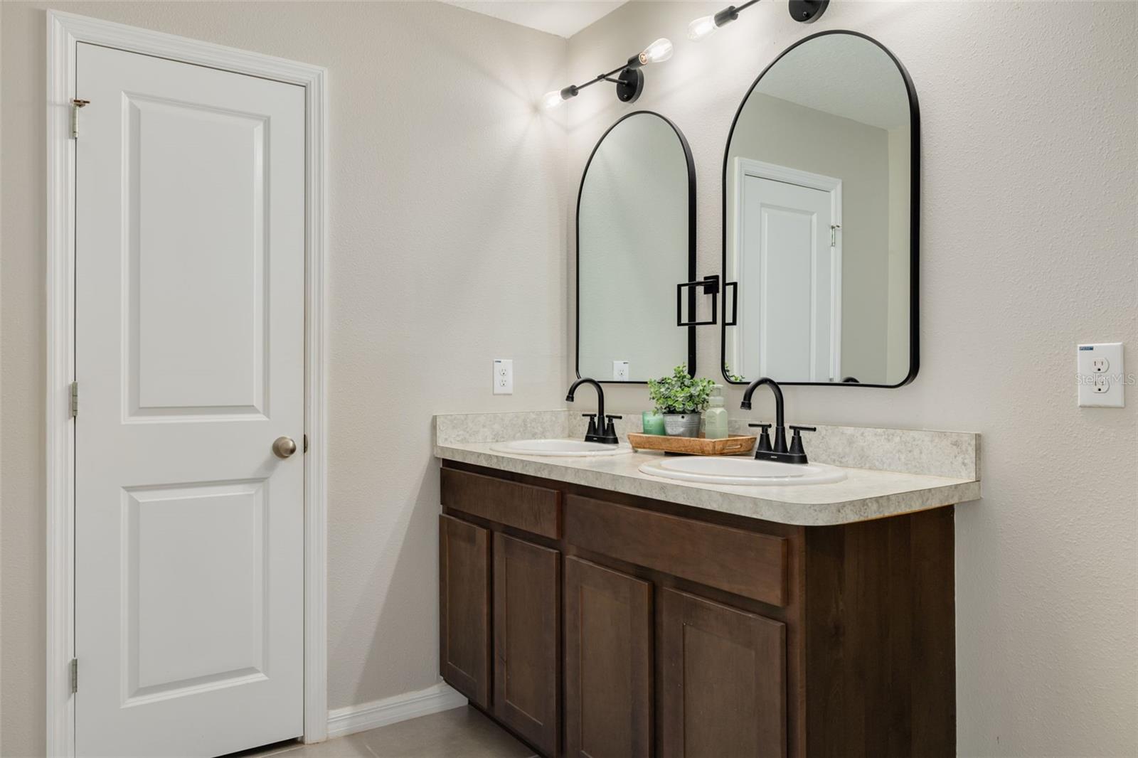 Image 32 of 70 For 7518 Tuscan Bay Circle