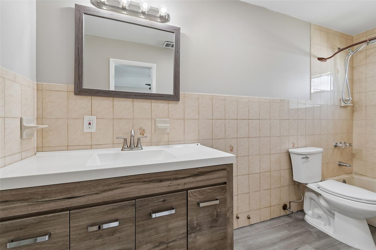 Image 26 of 41 For 6705 Ralston Beach Circle