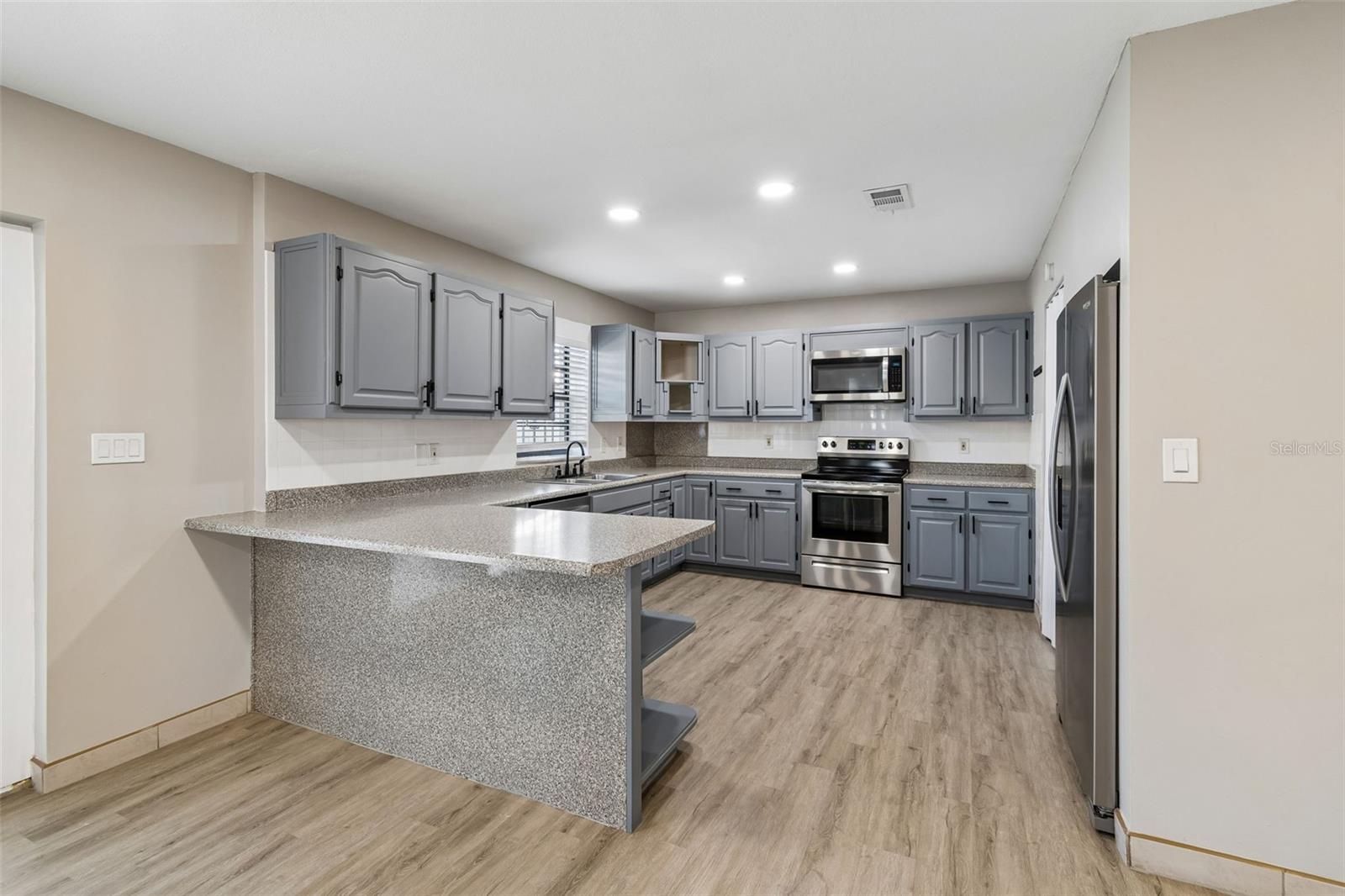 Image 7 of 41 For 6705 Ralston Beach Circle