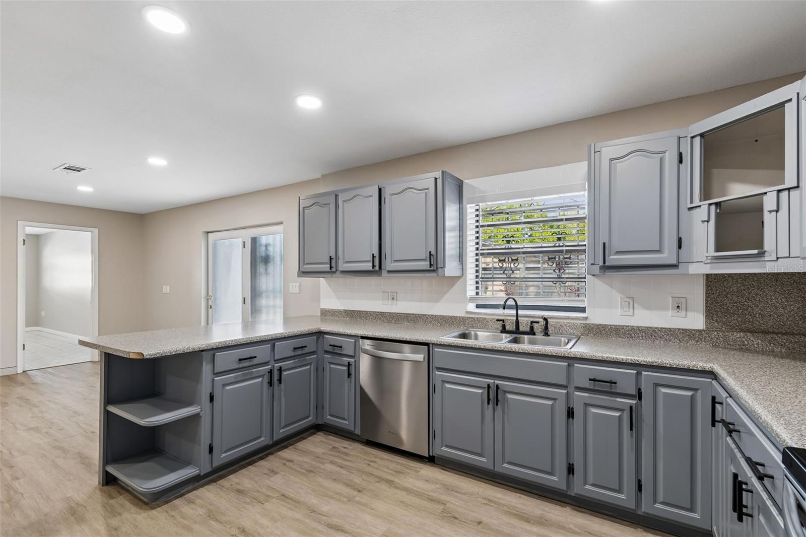 Image 8 of 41 For 6705 Ralston Beach Circle