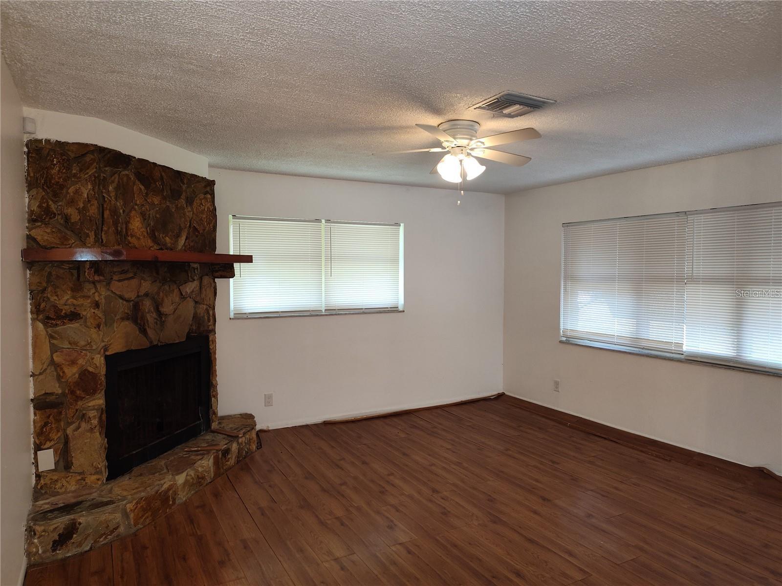 Image 4 of 18 For 824 62nd Avenue Ne