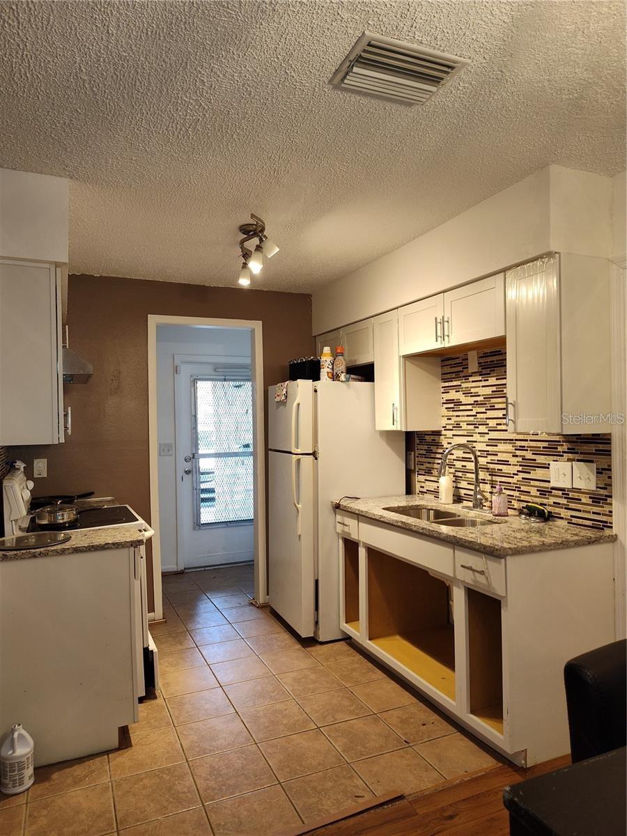 Image 7 of 18 For 824 62nd Avenue Ne