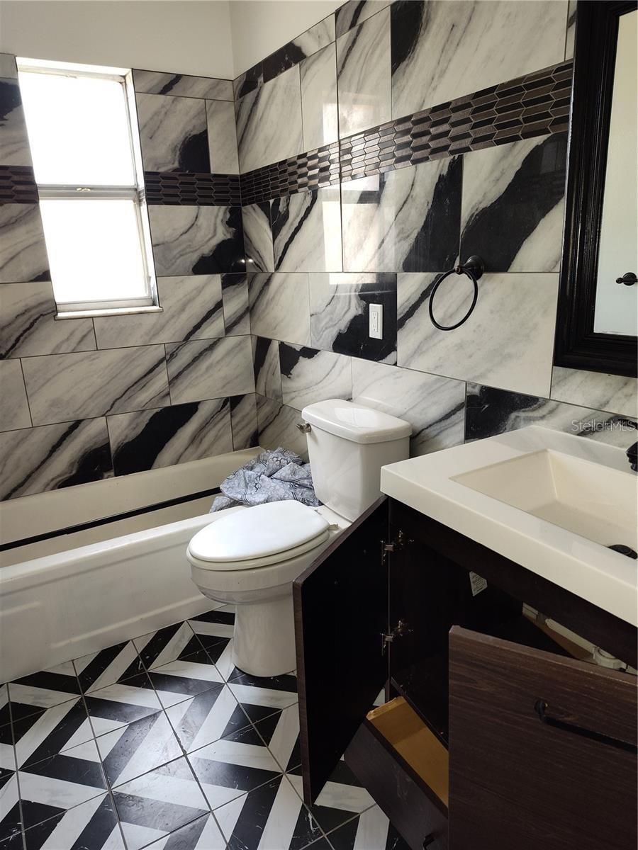 Image 8 of 18 For 824 62nd Avenue Ne