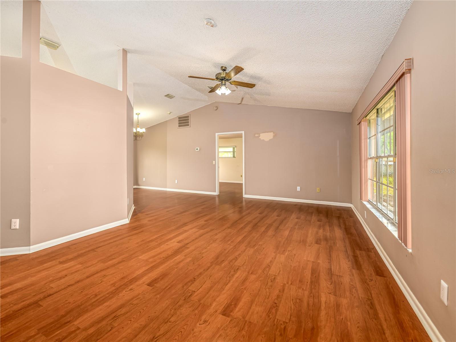 Image 11 of 44 For 24180 Landing Drive