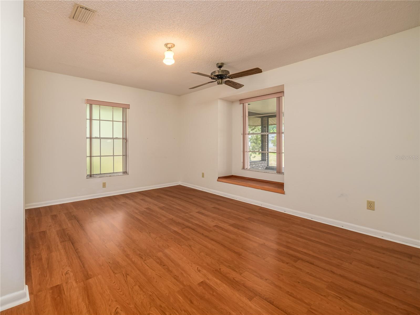 Image 21 of 44 For 24180 Landing Drive