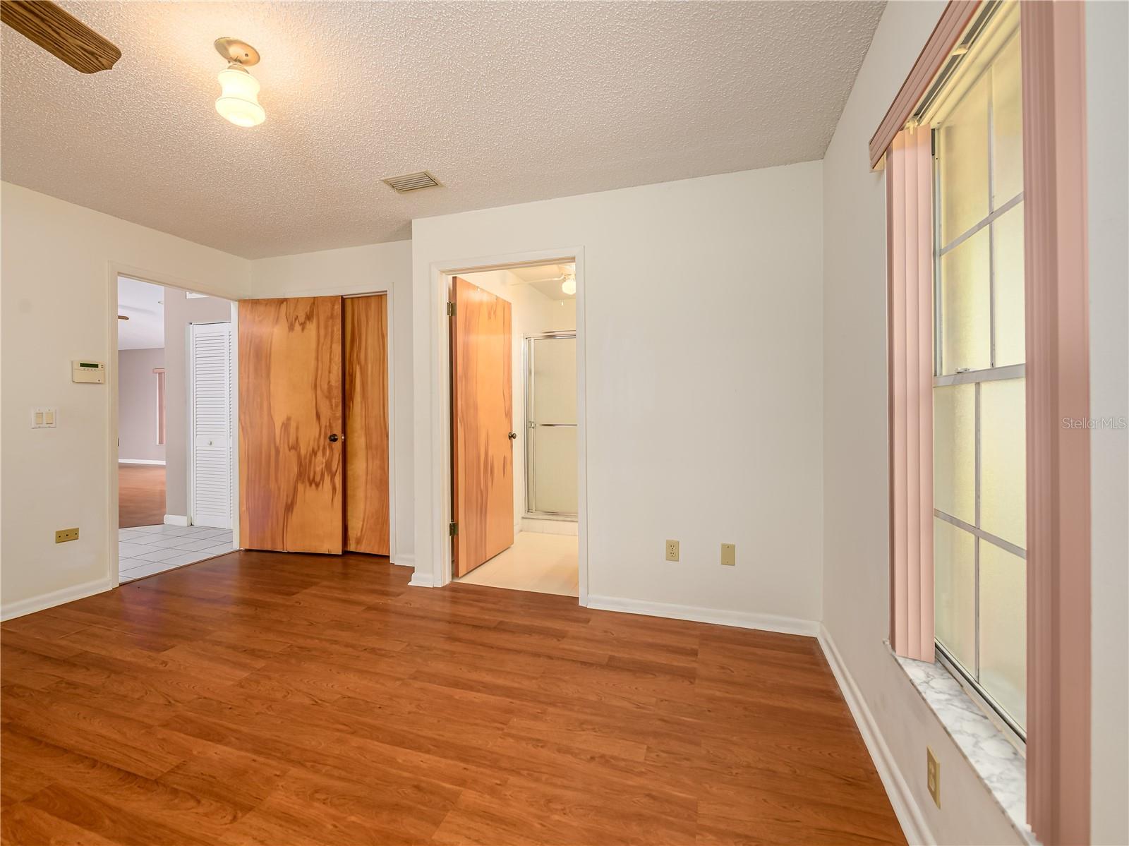 Image 23 of 44 For 24180 Landing Drive