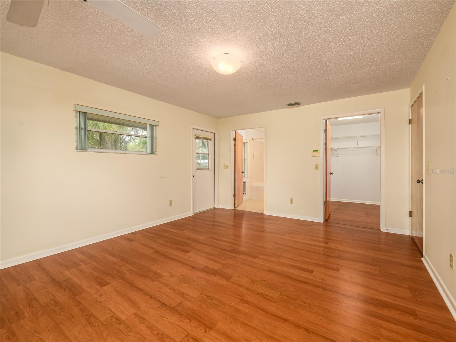 Image 27 of 44 For 24180 Landing Drive