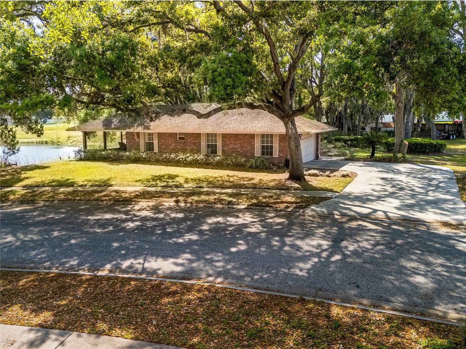 Image 7 of 44 For 24180 Landing Drive