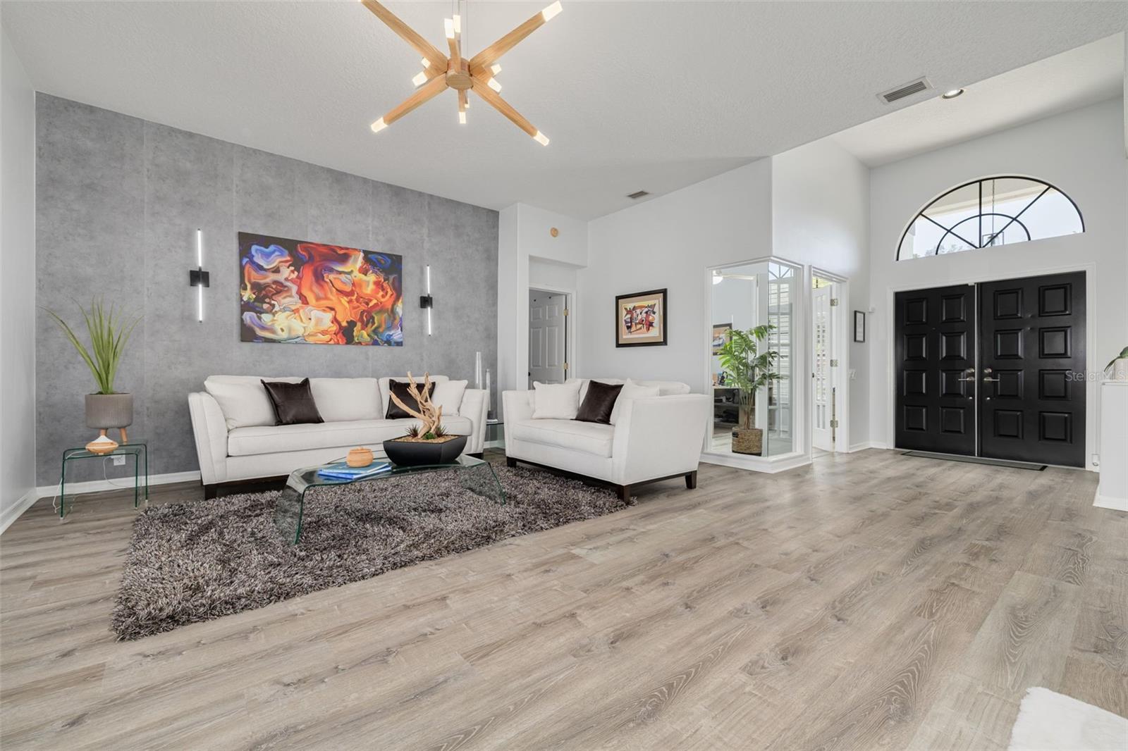 Listing photo id 9 for 7437 Cheltnam Court