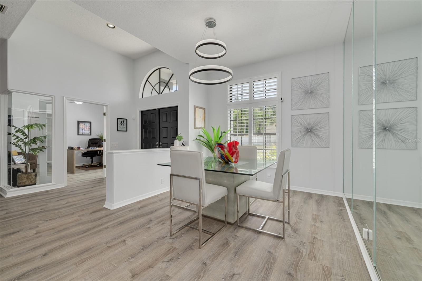 Listing photo id 11 for 7437 Cheltnam Court