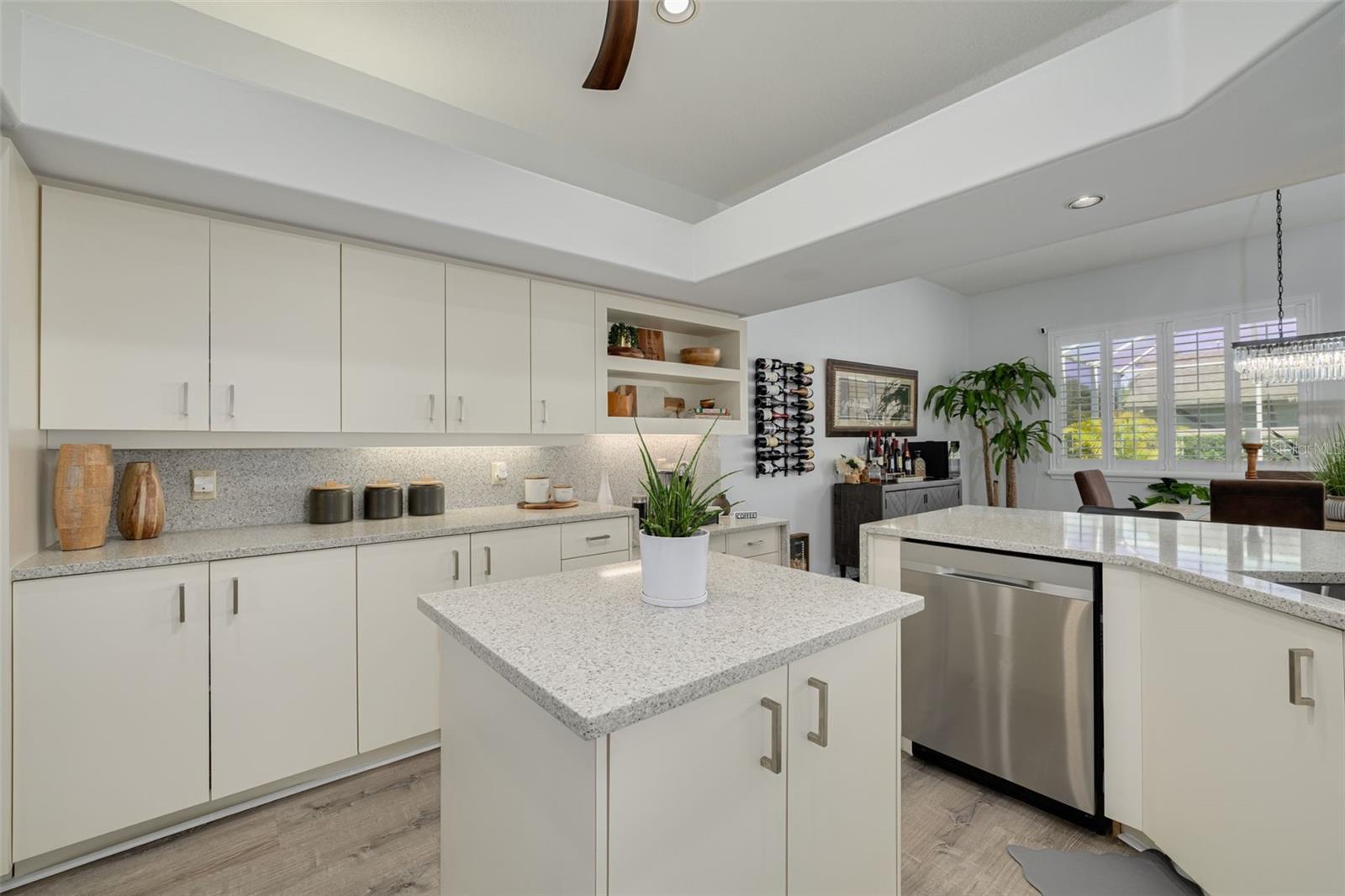 Listing photo id 13 for 7437 Cheltnam Court