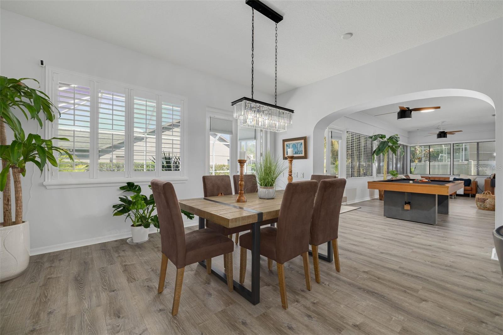 Listing photo id 16 for 7437 Cheltnam Court