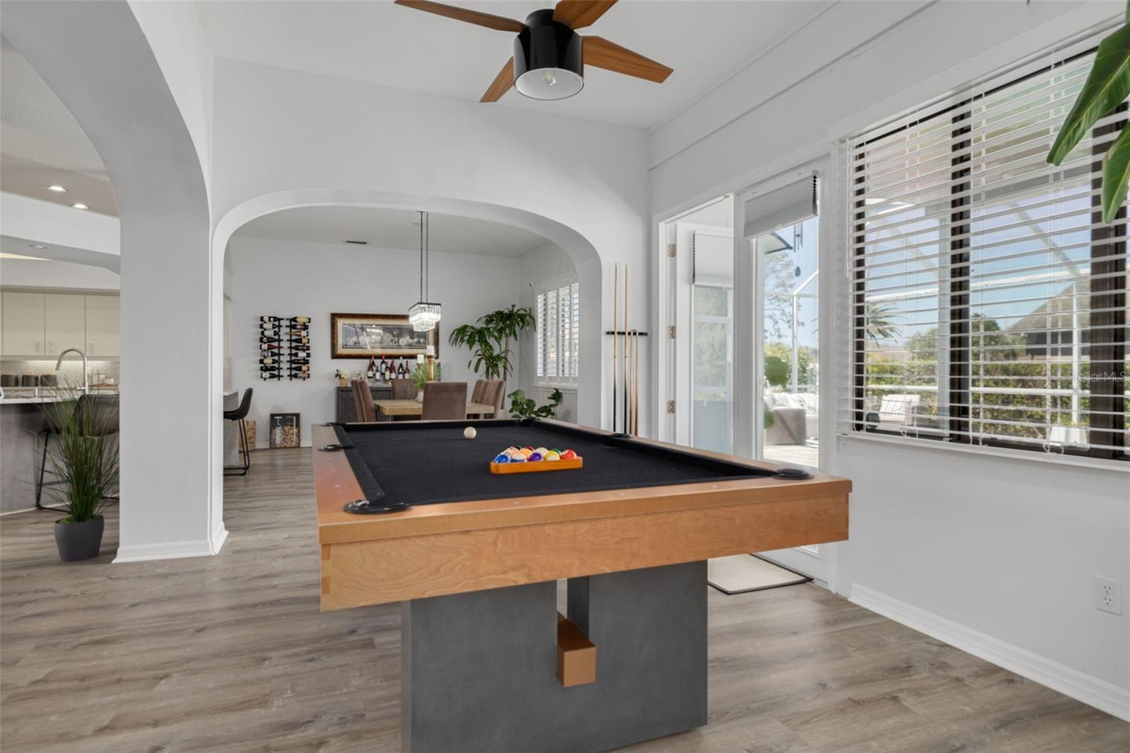 Listing photo id 17 for 7437 Cheltnam Court