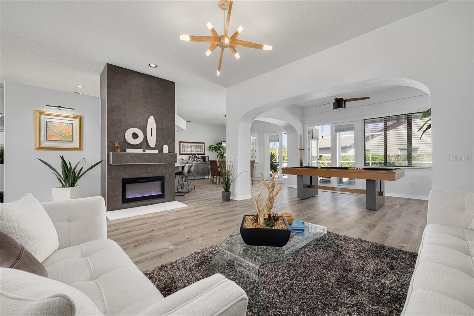 Listing photo id 1 for 7437 Cheltnam Court