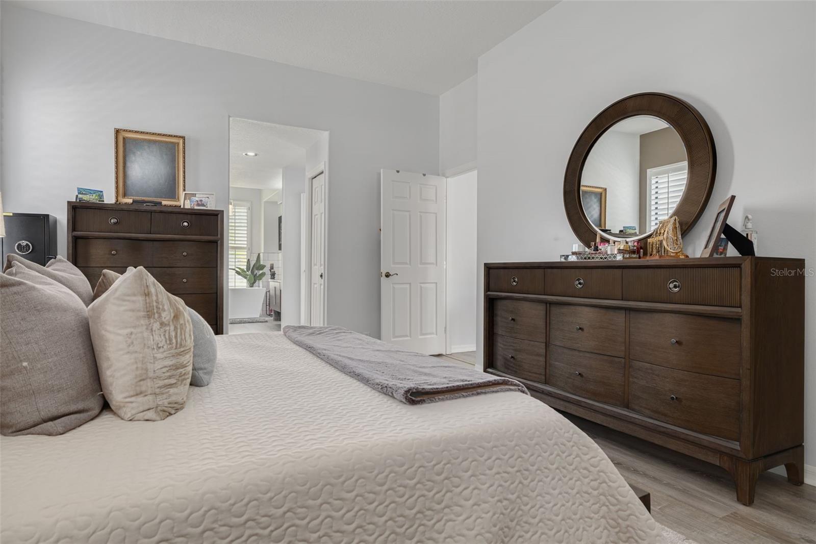 Listing photo id 30 for 7437 Cheltnam Court