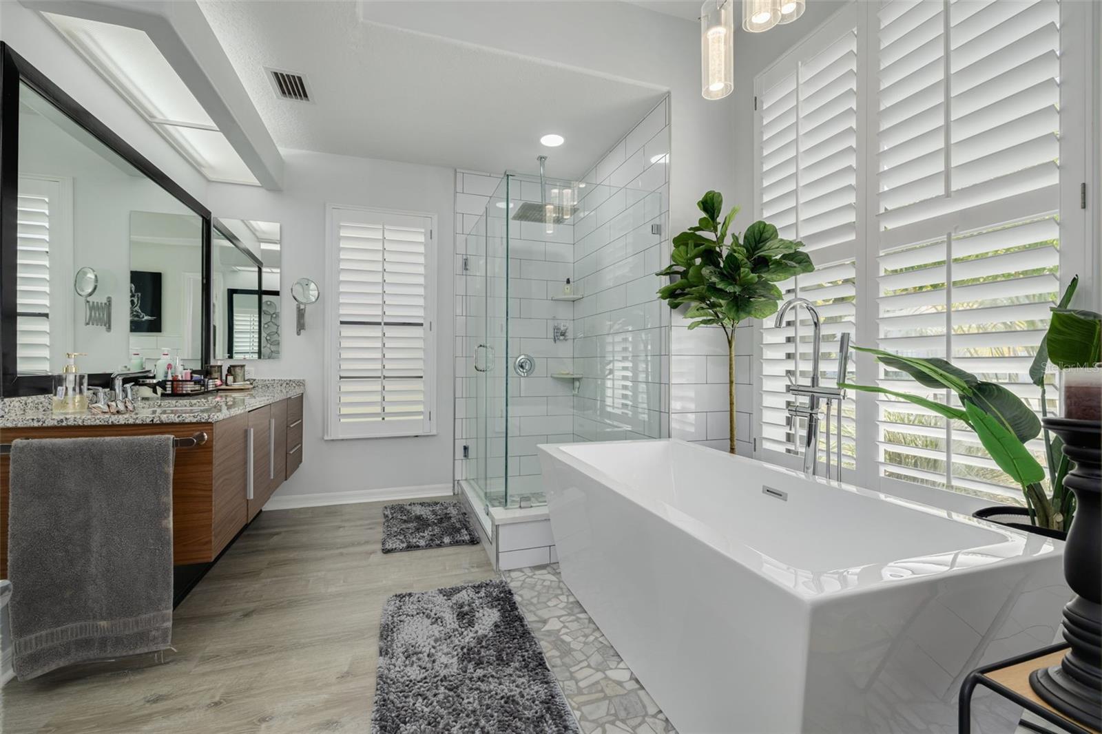 Listing photo id 31 for 7437 Cheltnam Court