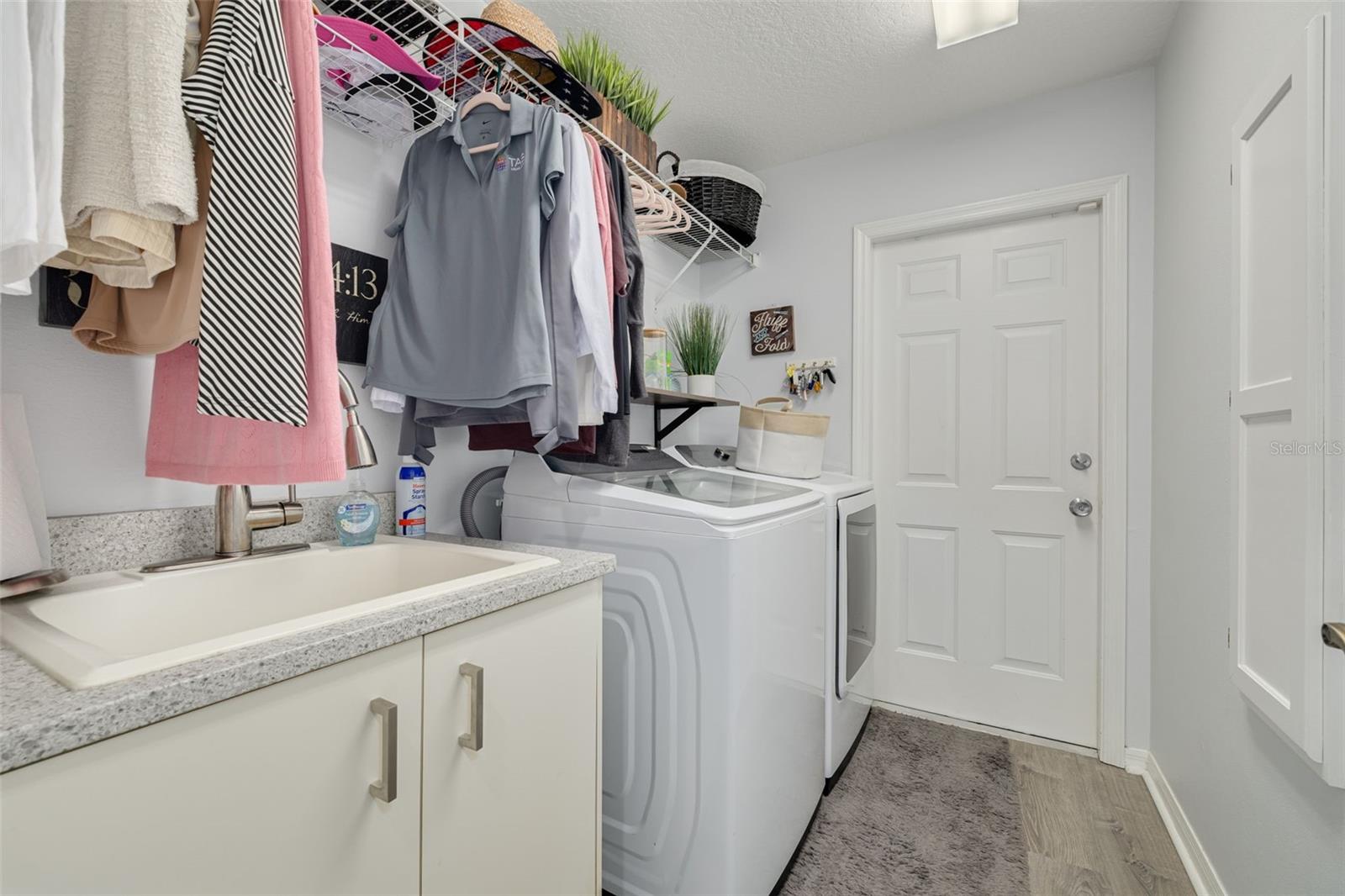 Listing photo id 40 for 7437 Cheltnam Court