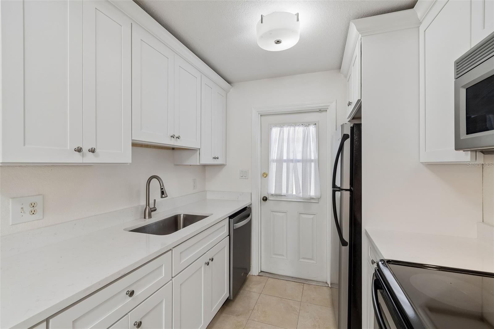 Image 10 of 39 For 208 Danube Avenue 103