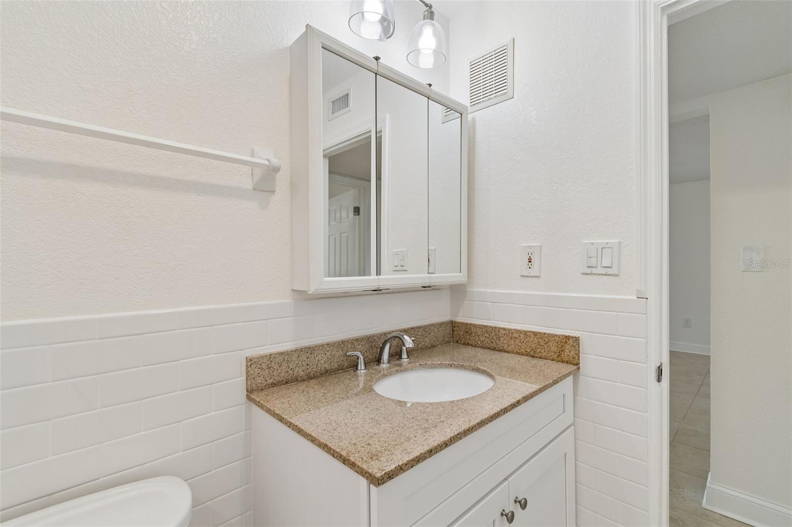 Image 17 of 39 For 208 Danube Avenue 103