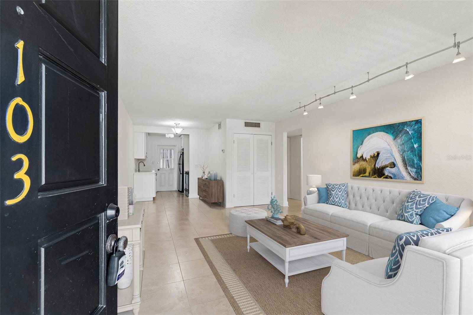 Image 2 of 39 For 208 Danube Avenue 103