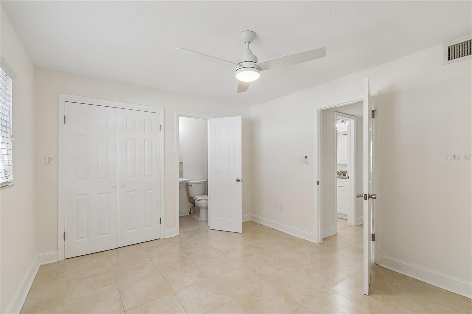 Image 20 of 39 For 208 Danube Avenue 103