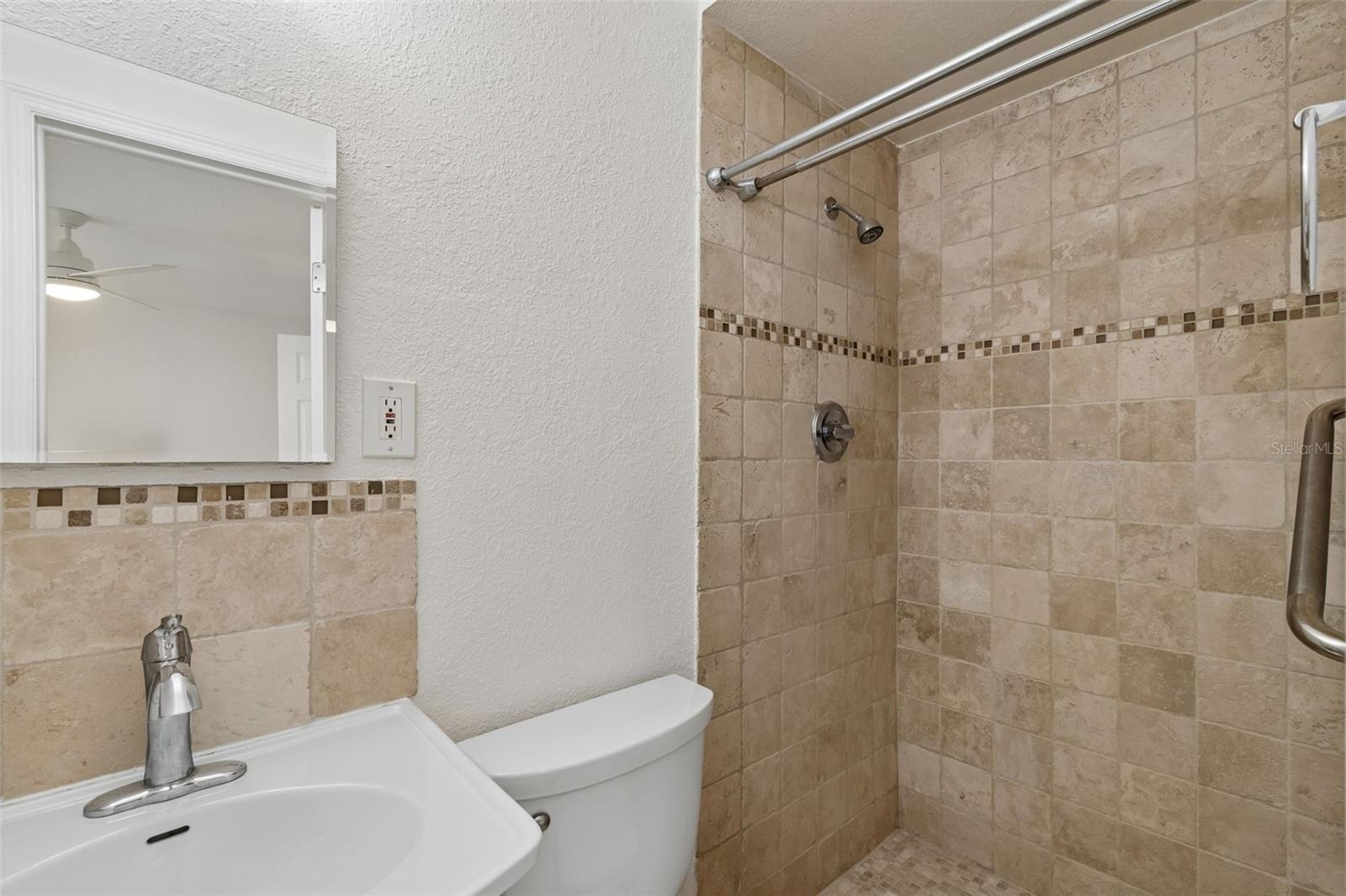 Image 23 of 39 For 208 Danube Avenue 103