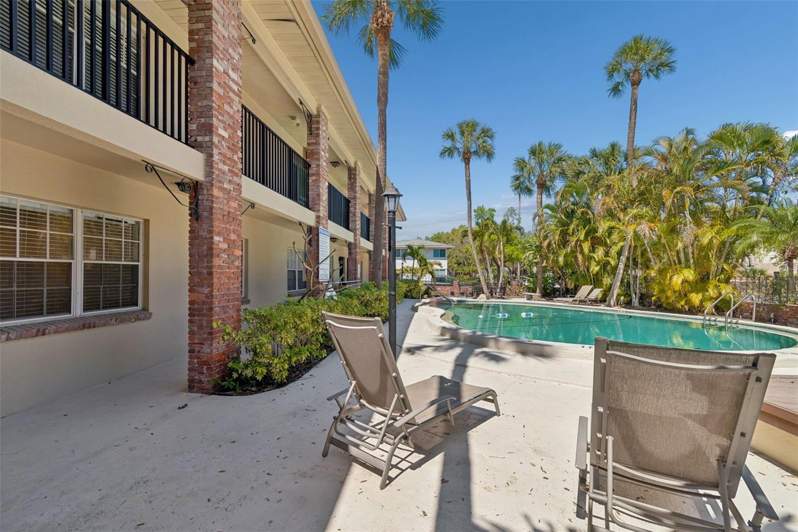 Image 26 of 39 For 208 Danube Avenue 103