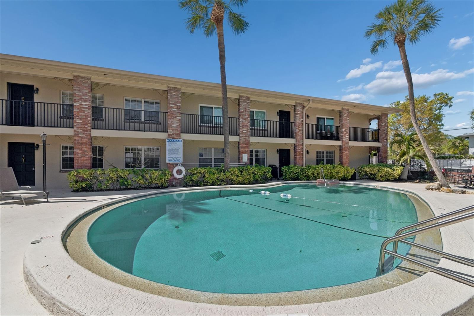 Image 27 of 39 For 208 Danube Avenue 103