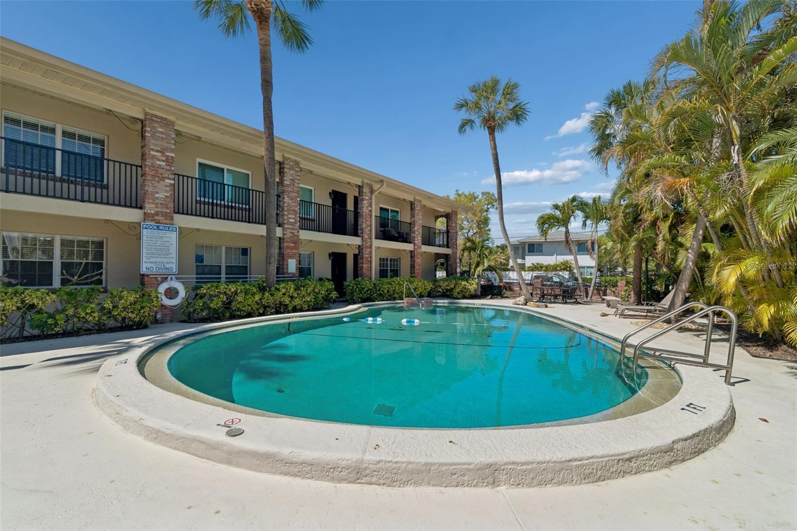 Image 28 of 39 For 208 Danube Avenue 103