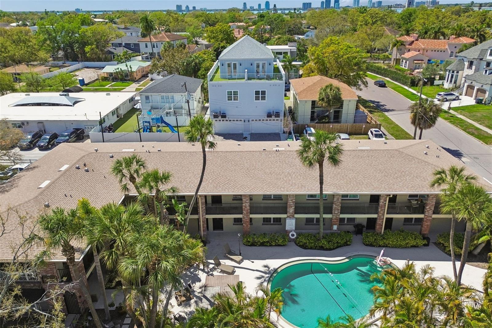 Image 30 of 39 For 208 Danube Avenue 103