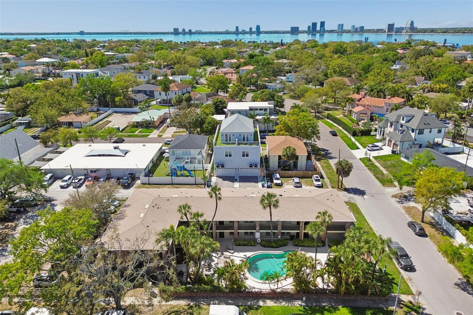 Image 31 of 39 For 208 Danube Avenue 103