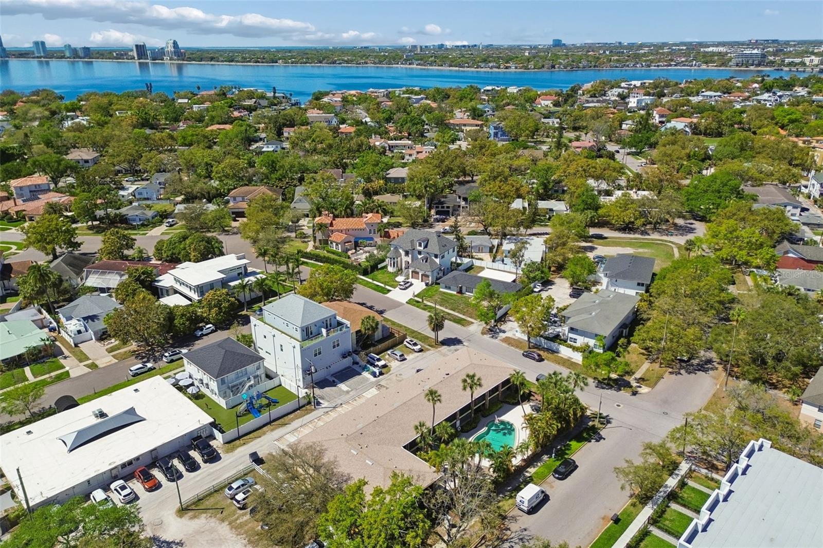 Image 32 of 39 For 208 Danube Avenue 103