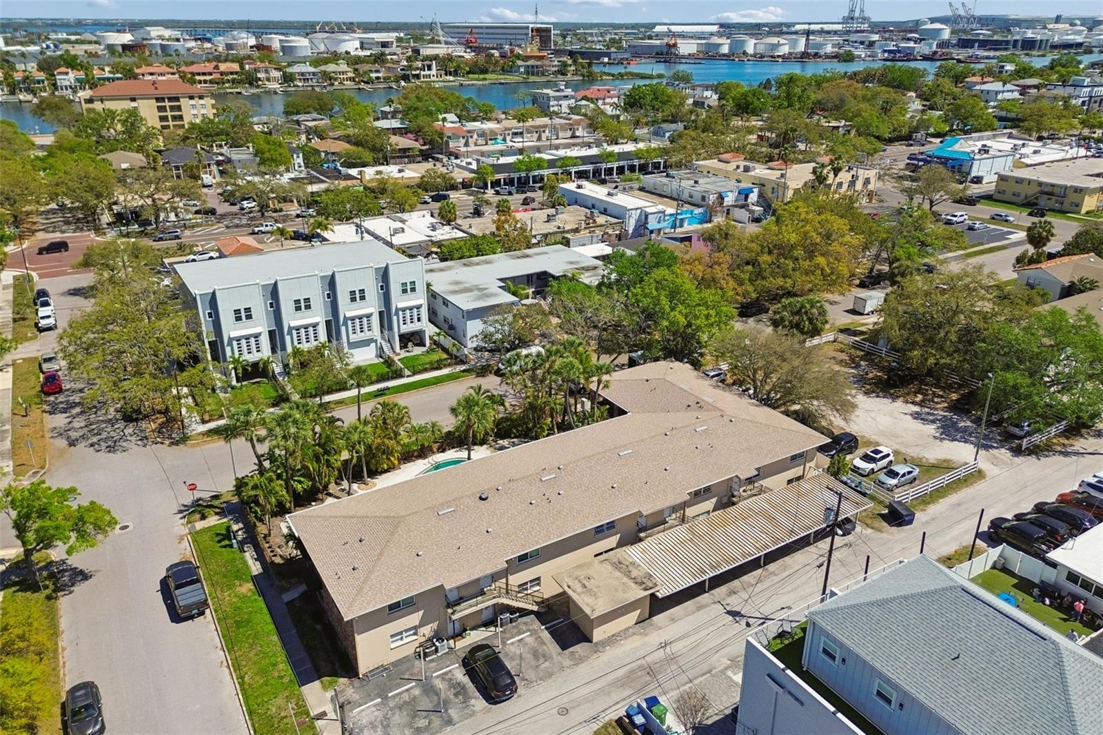 Image 35 of 39 For 208 Danube Avenue 103