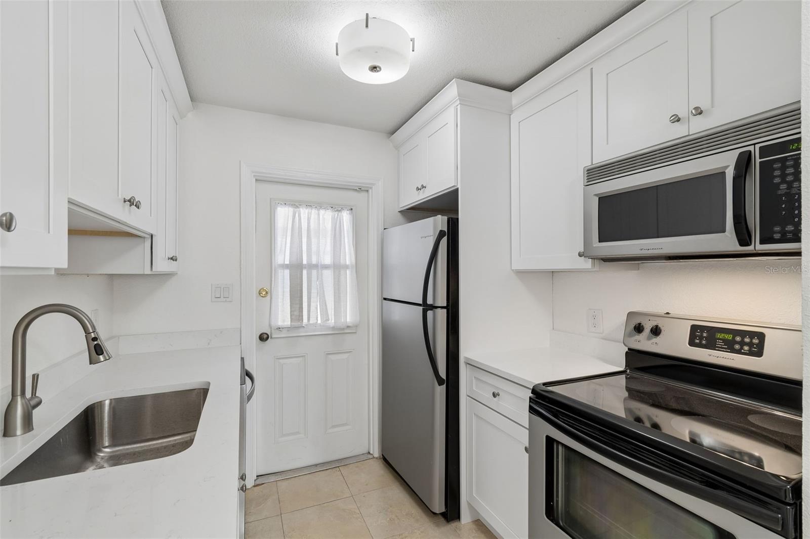 Image 7 of 39 For 208 Danube Avenue 103