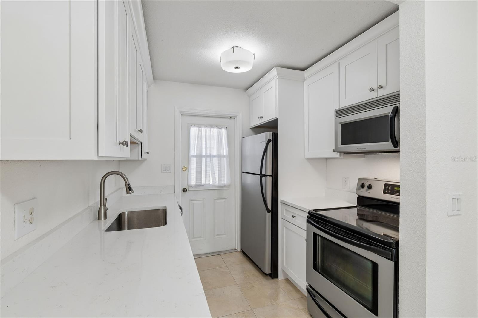 Image 8 of 39 For 208 Danube Avenue 103