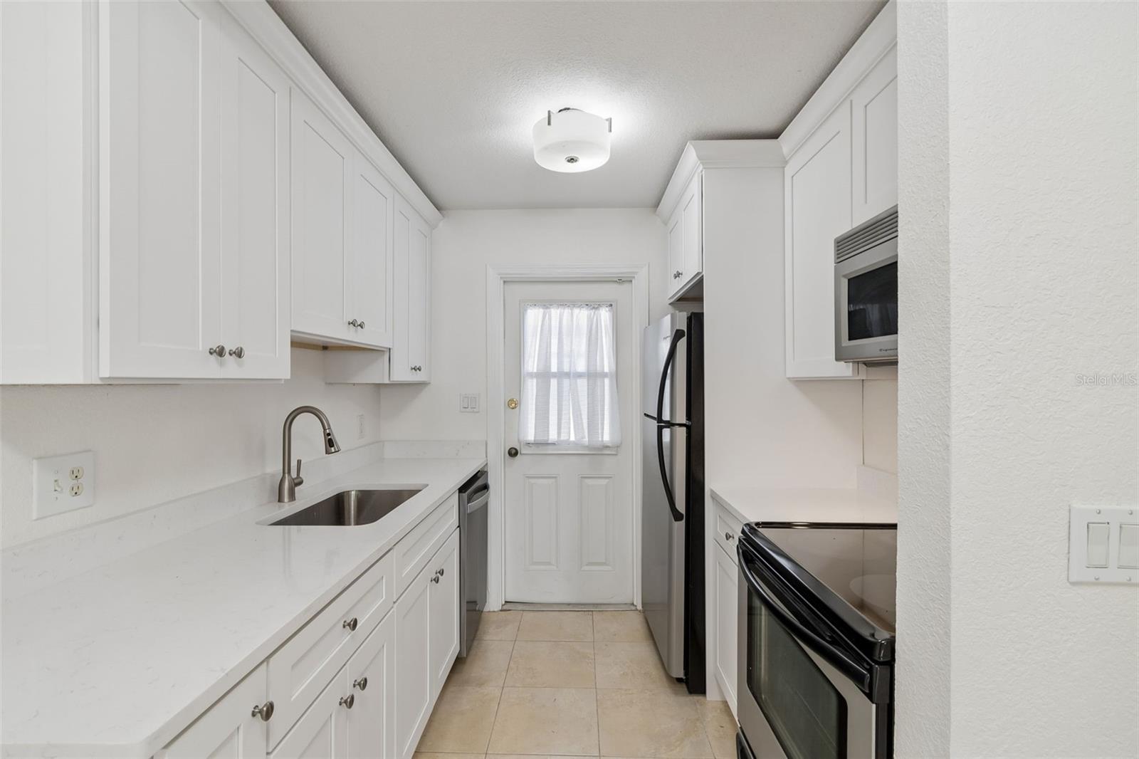 Image 9 of 39 For 208 Danube Avenue 103