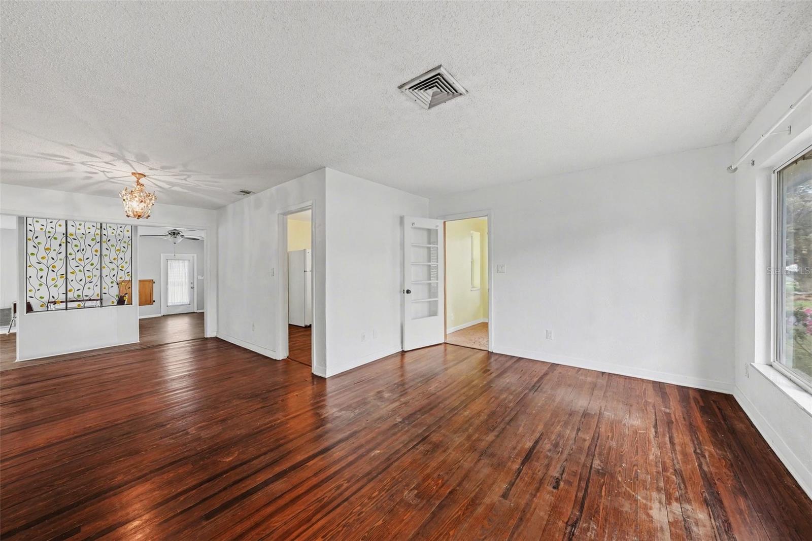 Image 11 of 33 For 509 Walker Street