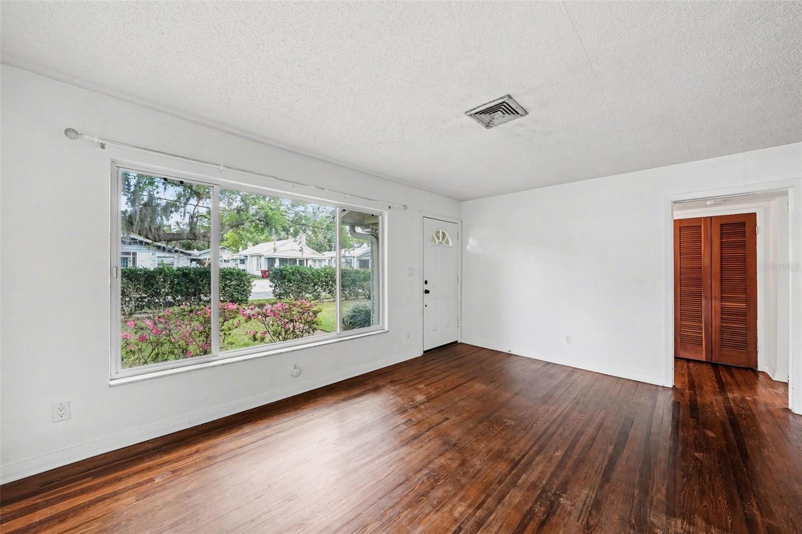 Image 12 of 33 For 509 Walker Street