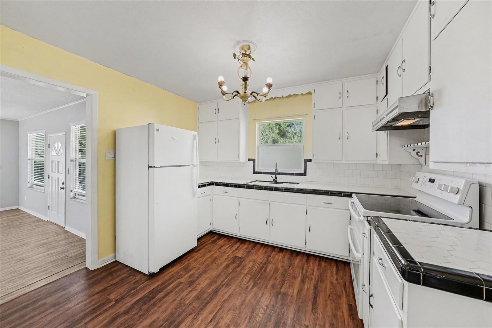 Image 22 of 33 For 509 Walker Street