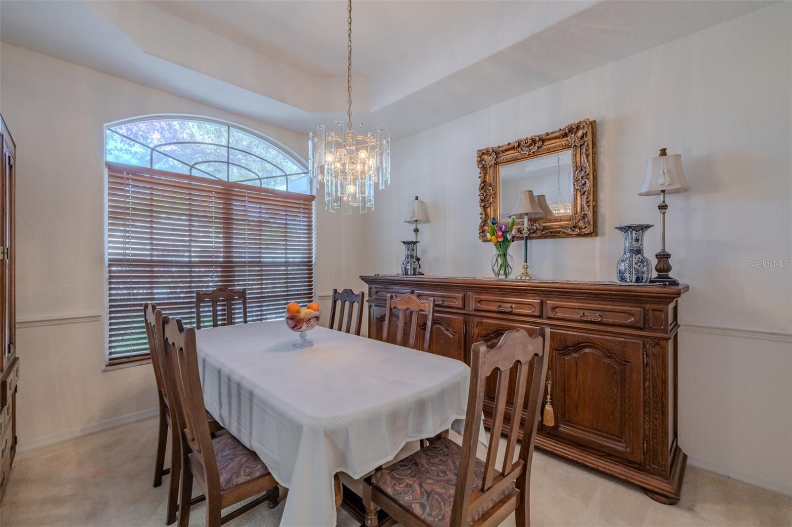 Listing photo id 8 for 3732 Hollow Wood Drive