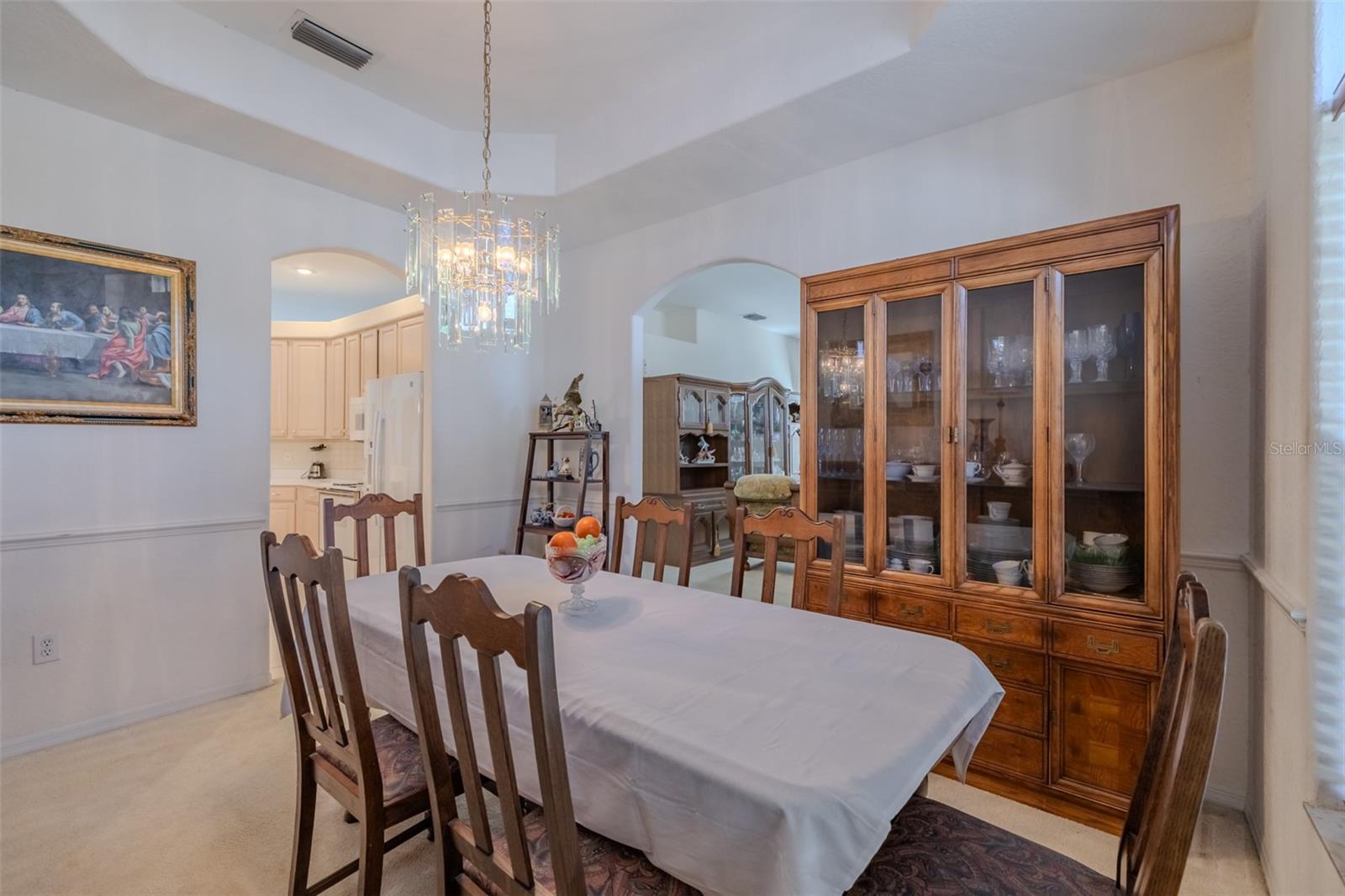 Listing photo id 9 for 3732 Hollow Wood Drive