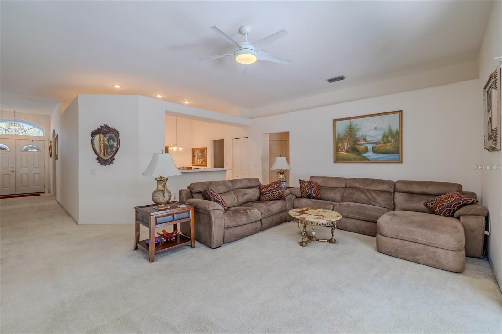 Listing photo id 11 for 3732 Hollow Wood Drive