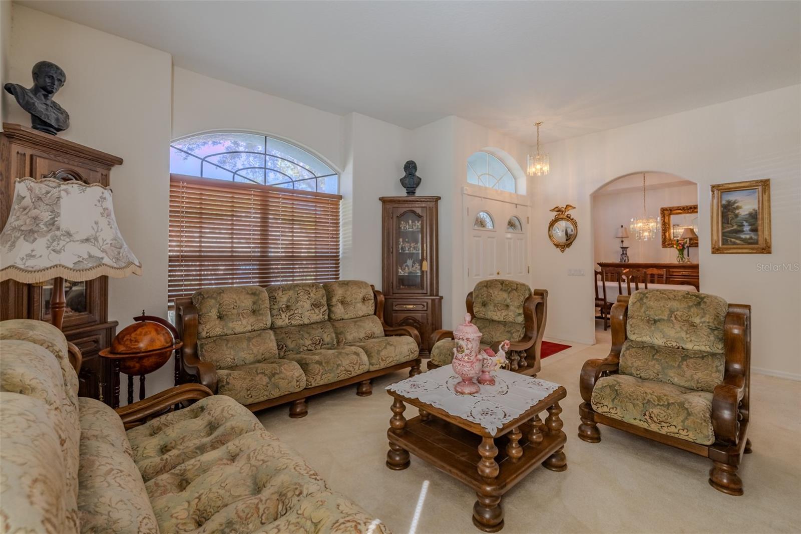 Listing photo id 14 for 3732 Hollow Wood Drive