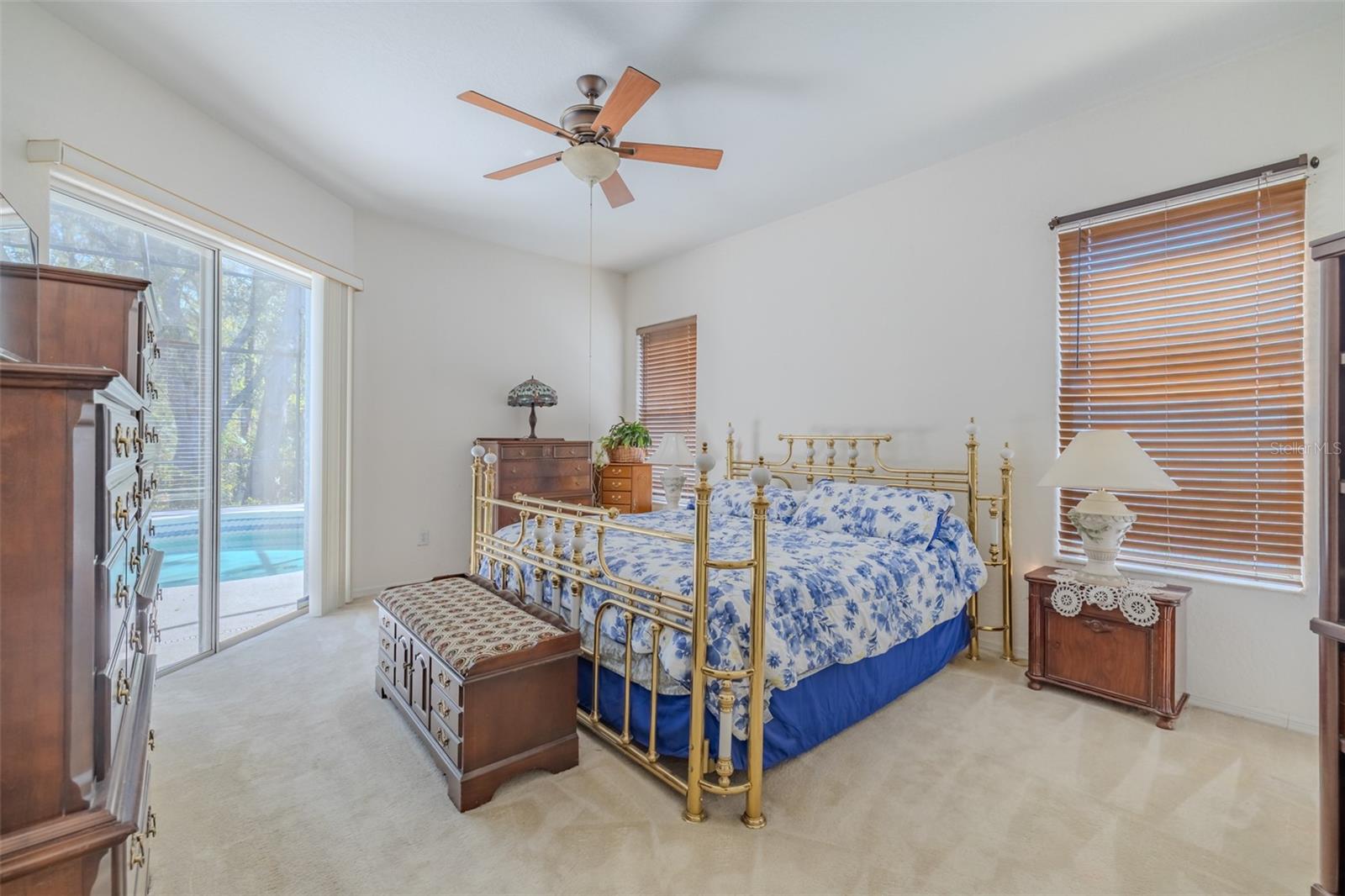 Listing photo id 16 for 3732 Hollow Wood Drive