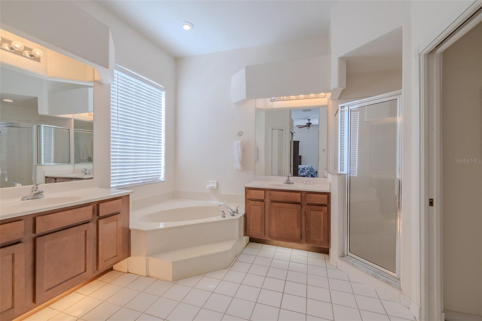 Listing photo id 19 for 3732 Hollow Wood Drive