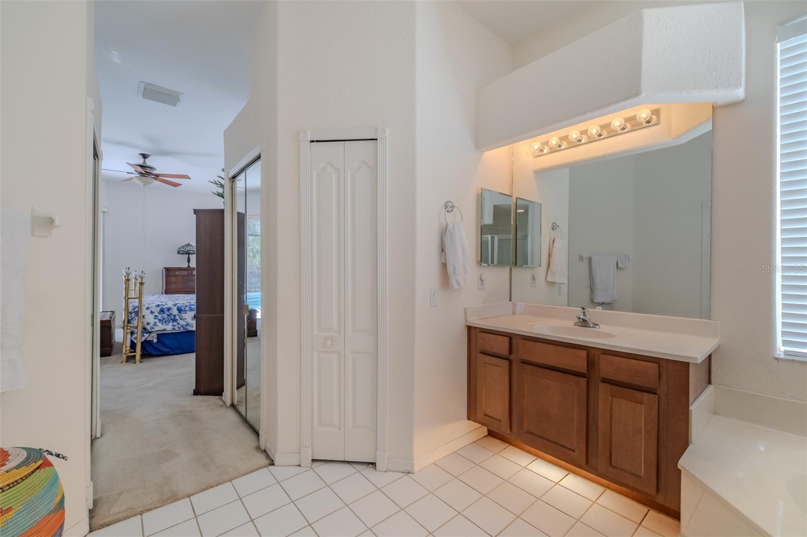 Listing photo id 21 for 3732 Hollow Wood Drive