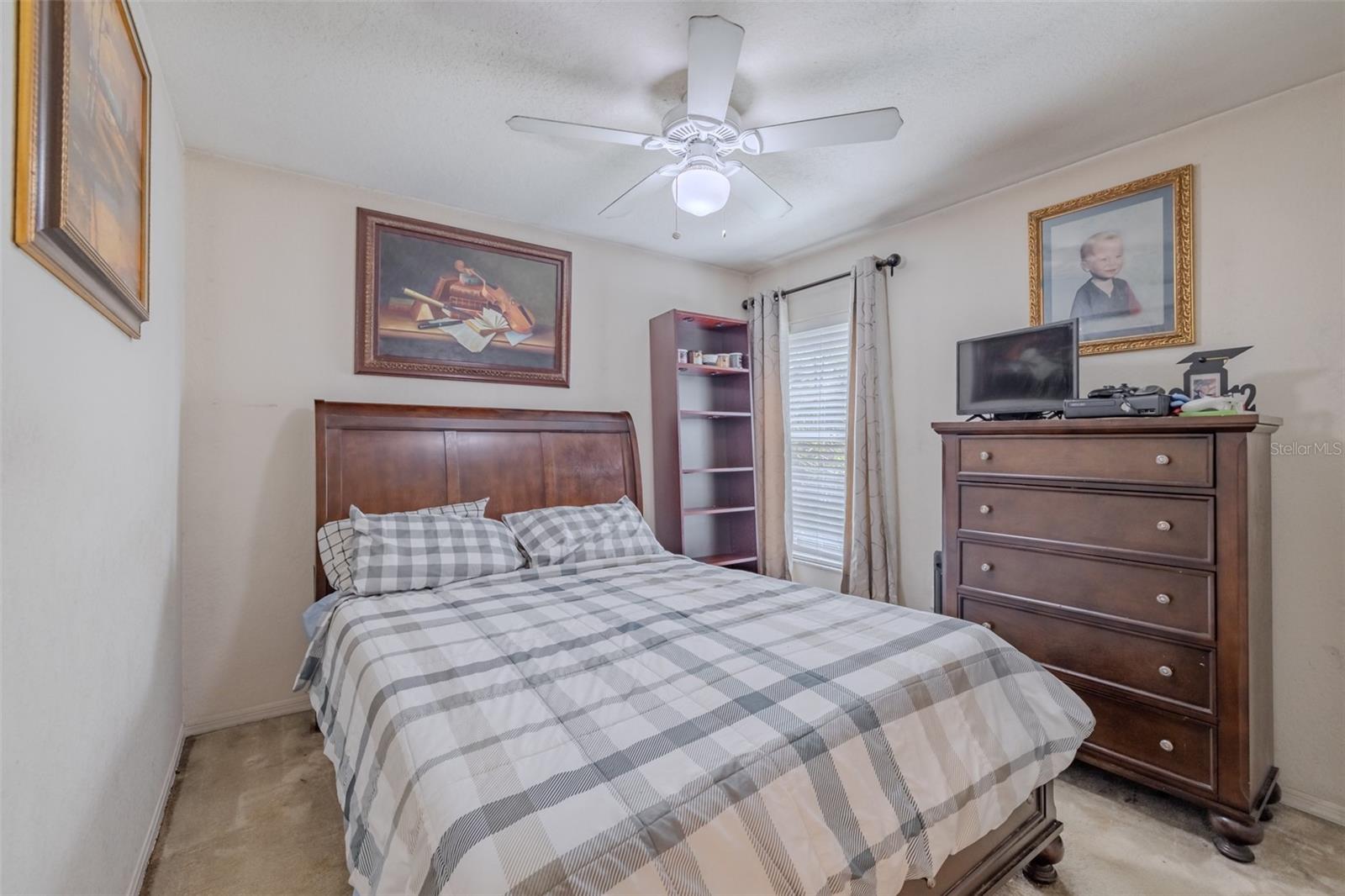 Listing photo id 23 for 3732 Hollow Wood Drive