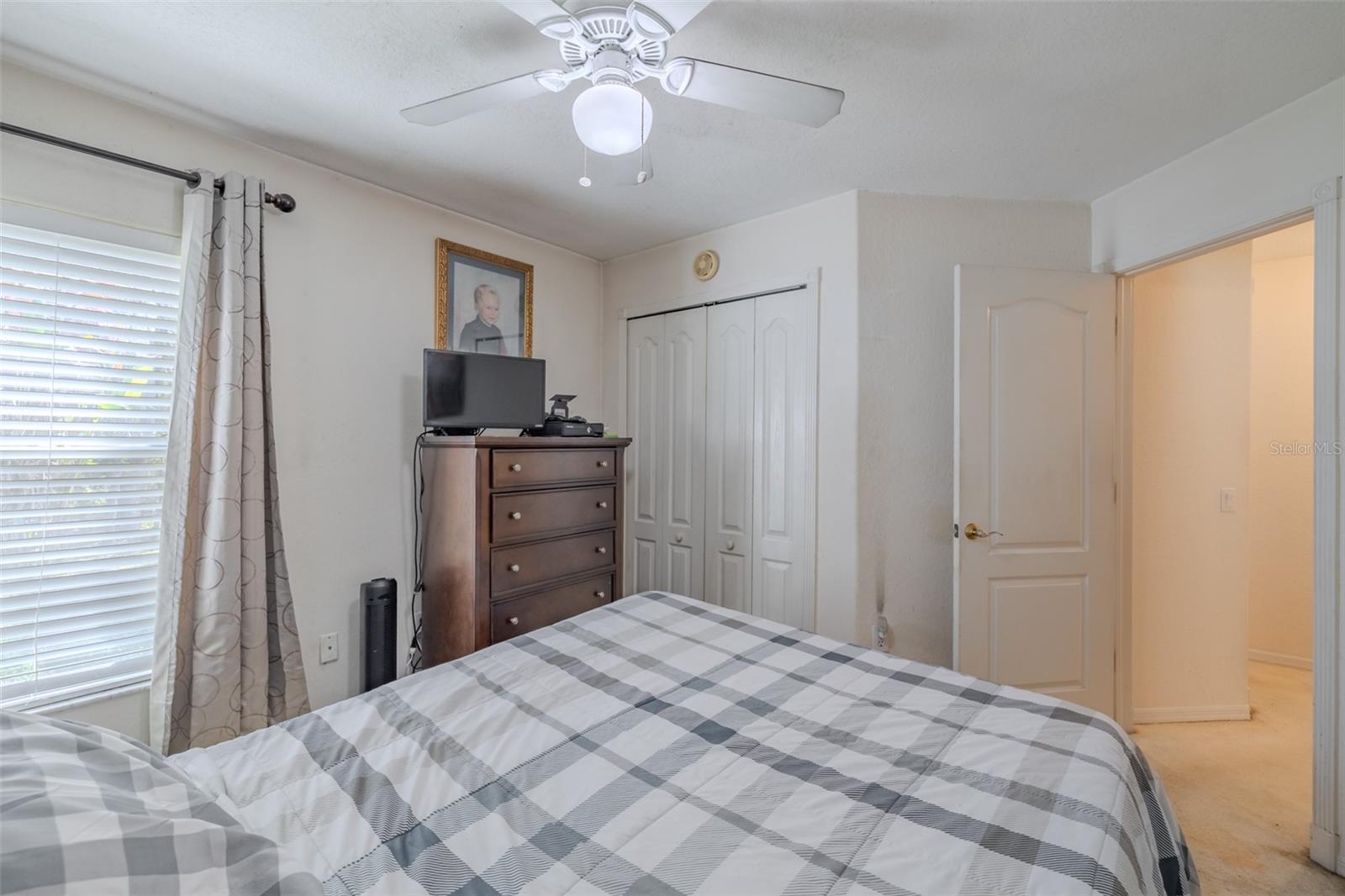 Listing photo id 24 for 3732 Hollow Wood Drive